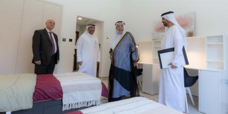 سلطان يفتتح المجمع السكني في جامعة خورفكان