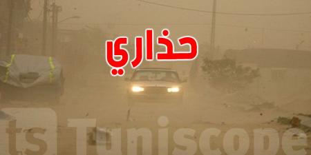 تحذير لمستعملي الطريق في توزر بسبب رياح رملية قوية وانخفاض مدى الرؤية