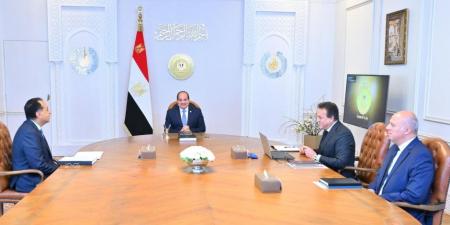 الرئيس السيسي يجتمع مع رئيس الحكومة ووزير الصحة ويستعرض المشروع القومي لبناء الإنسان