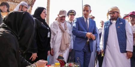 وفد مغربي يزور جناح الإمارات في «طانطان»