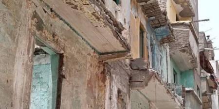 ازالة الخطوره الداهمه من 5 عقارات بوادى القمرغرب الاسكندرية