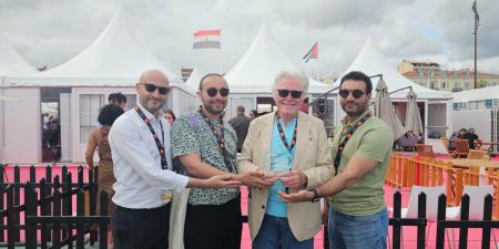جناح مهرجان القاهرة السينمائي يفوز بجائزة أفضل جناح في سوق كان السينمائي