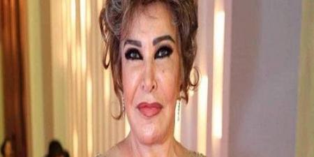 صفية عمري تكشف سر رسمة عينيها وتؤكد: لم أجنى ثروة من الفن