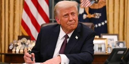 ترامب يطالب وول مارت بامتصاص الرسوم الجمركية بدلاً من رفع الأسعار