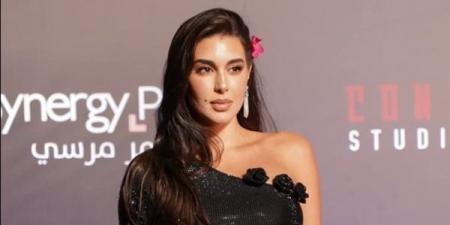 ياسمين صبري تتألق بالأزياء السوداء في العرض الخاص لفيلم "المشروع X"