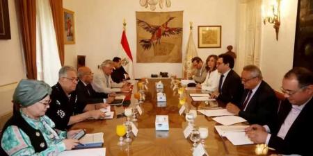 وزير الثقافة يجتمع بلجنة اختيار الرئيس الجديد لأكاديمية الفنون