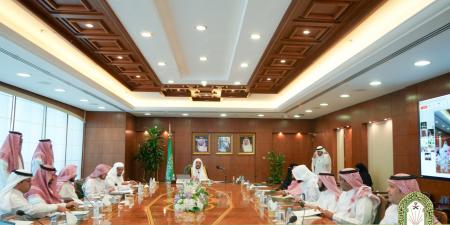 وزير الشؤون الإسلامية يرأس اجتماع اللجنة العليا لأعمال الوزارة في موسم الحج