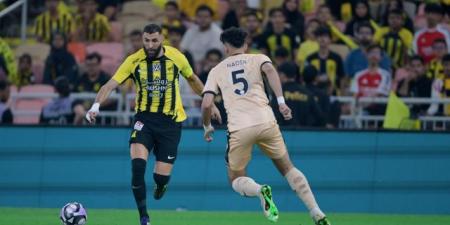 الشباب يستضيف اتحاد جدة المنتشي بلقب الدوري