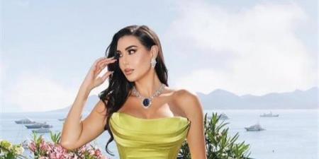 ياسمين صبري تخطف الأنظار بفستان ليموني في أحدث ظهور