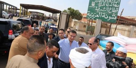وزير الزراعة يتابع أعمال توريد القمح بشونة العزيزية
