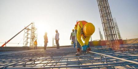«بلدية أبوظبي» تدعو شركات البناء للالتزام بأوقات العمل خلال الصيف