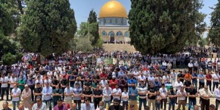 40 ألفا يؤدون صلاة الجمعة في المسجد الأقصى