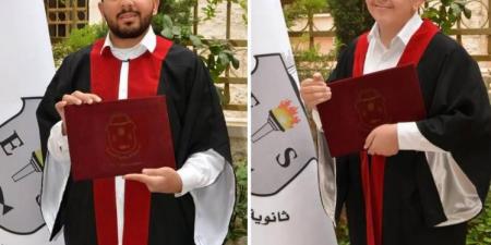 كفيفان و3 توائم وأم تعود للدراسة دعماً لابنها.. يتفوقون في «التوجيهي» الأردني