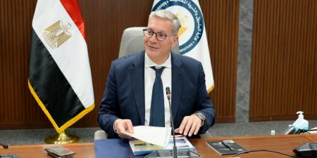 وزير البترول يتابع توسعات ميناء الحمراء البترولي بالعلمين