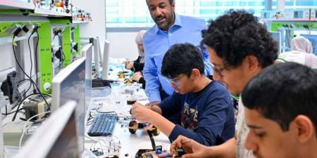 جامعة خليفة تستضيف 61 طالباً في برنامج «اكتشف 2025»