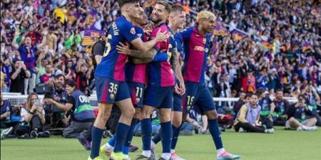 فليك يعلن تشكيل برشلونة كومو الإيطالي في نهائي كأس خوان جامبر