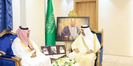 الأمير جلوي بن عبدالعزيز يتسلم تقريرًا عن المدينة الصناعية بنجران