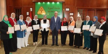 رئيس جامعة المنوفية يكرم المشاركات في برنامج المرأة تقود في المحافظات المصرية