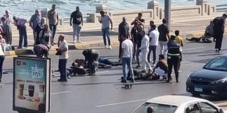 حادث مروع في مصر.. سيارة تدهس 9 من أسرة واحدة بينهم أطفال في الإسكندرية
