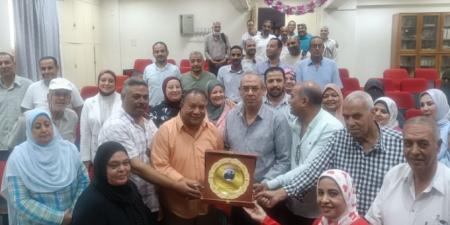 تعليم السويس يودع ياسر محمود بالاحتفال والتكريم
