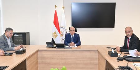 وزير الري يتابع أعمال تطوير منظومة تشغيل السد وصيانة خزان أسوان