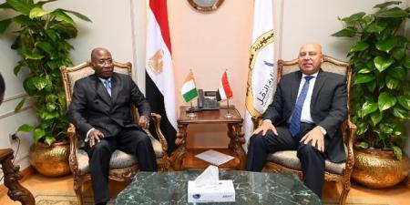 الوزير يبحث مع وزير الخارجية بكوت ديفوار التعاون في الصناعة والنقل