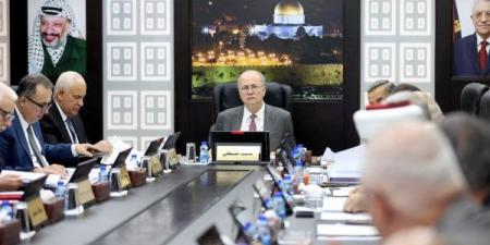 مجلس الوزراء الفلسطيني يطالب بتصعيد الضغط الدولي لوقف الإبادة والمجاعة بغزة