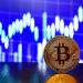 بيتكوين قرب مستوى قياسي مع دعم المستثمرين لسوق العملات المشفرة