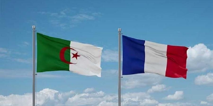 جزائريون يطالبون بالرد "بالمثل" على تقليص مساحة سفارة بلادهم في فرنسا