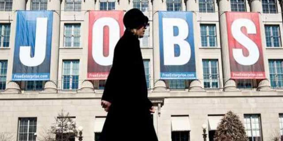 الاقتصاد الأمريكي يضيف وظائف أكثر من المتوقع في أبريل.. والبطالة تستقر عند 4.2%