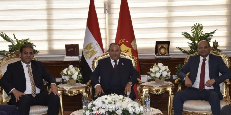 محافظ بورسعيد : البورصة فرصة لتنمية رأسمال المشروعات الصغيرة 