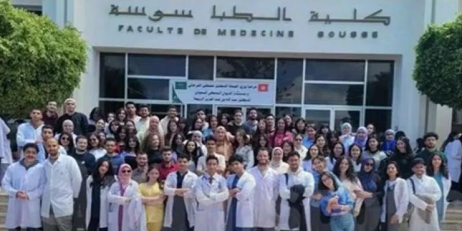 كلية الطب بسوسة تخرّج أول دفعة من الطلبة المتكوّنين بالكامل باللغة الإنجليزية