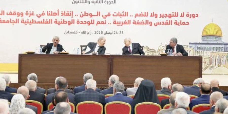 الأحمد: تشكيل لجنتين لتنفيذ قرارات دورة المجلس المركزي الأخيرة
