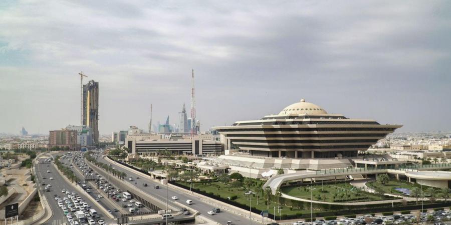غرامة مالية تصل إلى 100,000 ريال لكل من يقوم أو يحاول إيواء حاملي تأشيرات الزيارة