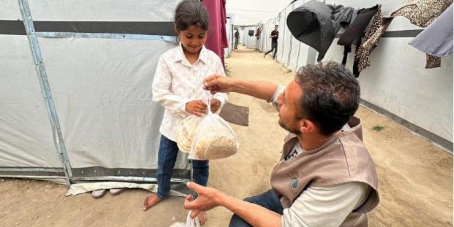 الخيرية الأردنية الهاشمية: مستمرون بتوزيع الخبز في غزة