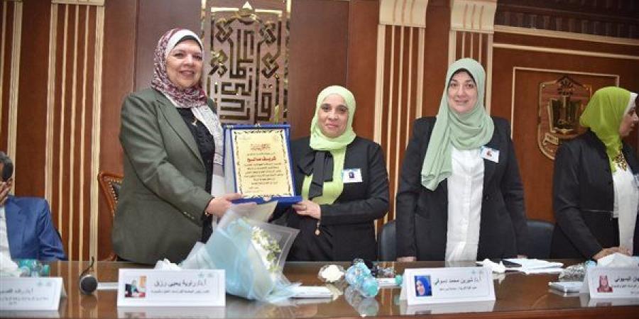 رئيس جامعة بورسعيد كلية التربية تقيم مؤتمرها الرابع لطلاب الدراسات العليا