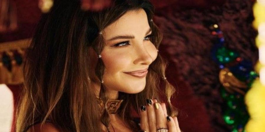 نانسي عجرم تتفاعل مع سيدة بالغناء خلال حفلها بـ «المتحف المصري»