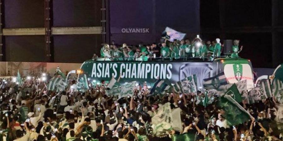 جماهير الأهلي تحتفل باللقب الآسيوي على كورنيش جدة