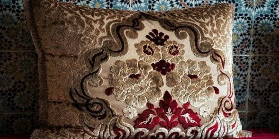 ديكورات مغربية مودرن للمجلس تمزج بين الفخامة والدفء بطابع عصري