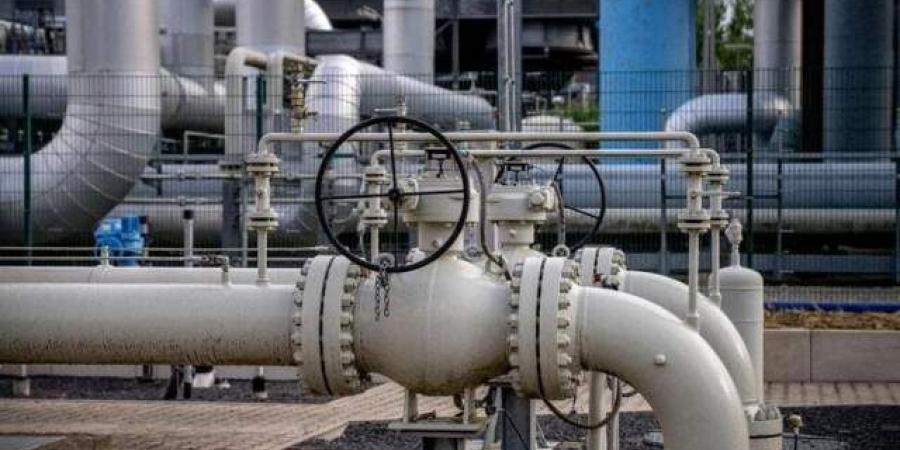 أوروبا تسعى لقطع إمدادات الغاز الروسية وسط قيود قانونية