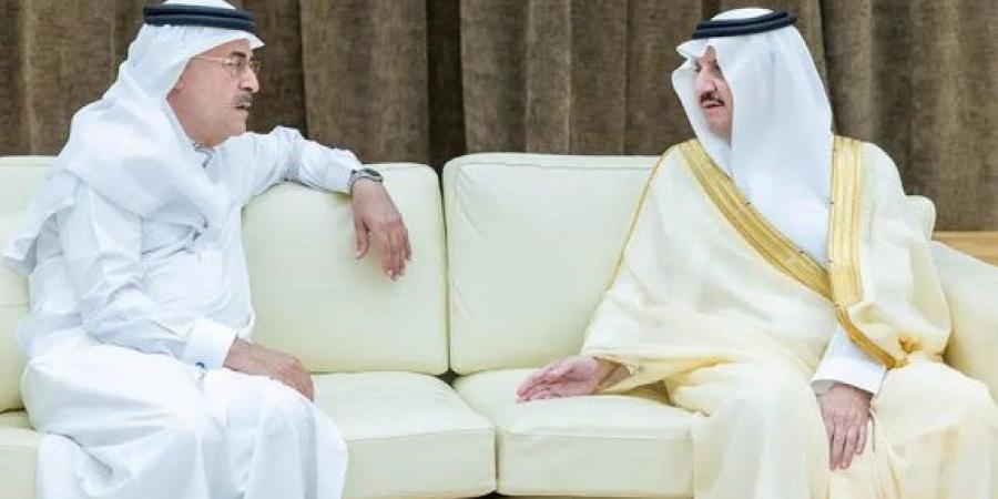 أمير الشرقية يعزي المهندس أمين الناصر في وفاة والدته