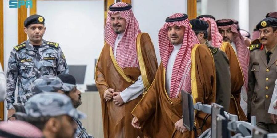 التقى أمير المدينة والأهالي وأشاد بالتطور المتسارع للمنطقة.. وزير الداخلية يوجه بمضاعفة الجهود لراحة قاصدي المسجد النبوي