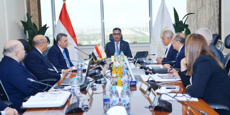 وزير التموين يوجّه بتسريع تطوير الزيوت المستخلصة وزيادة الإنتاج