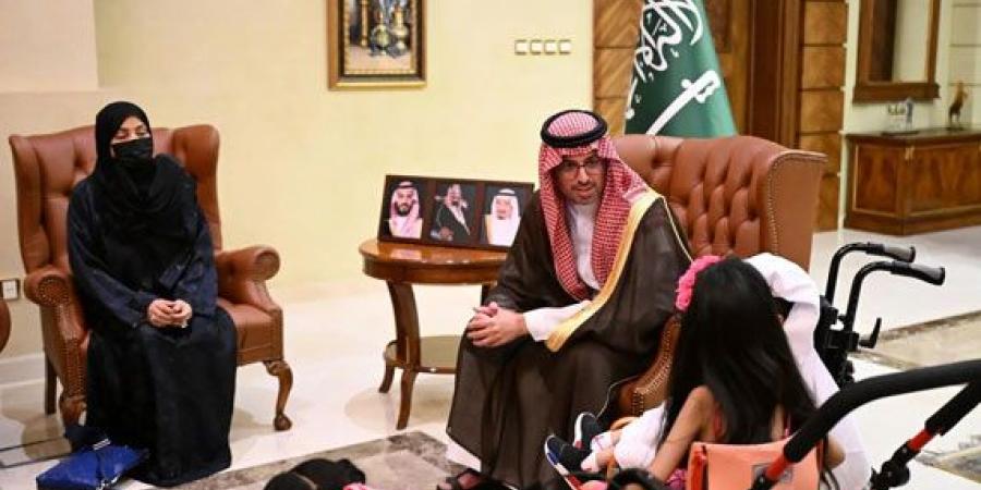 محافظ جدة يطلع على الخدمات التعليمية لذوي الإعاقة