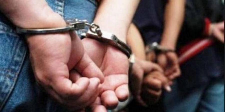 القصرين : الإحتفاظ بشخصين وادراج ثالث محل تفتيش بعد حجز 2147 قرصا مخدرا كانت بحوزتهم