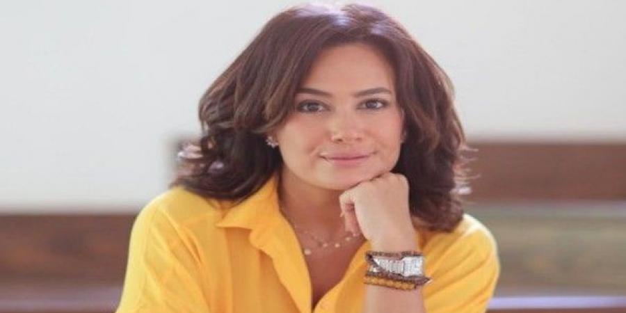هند صبري تدعم شام الذهبي بعد إعادة فتح عيادتها
