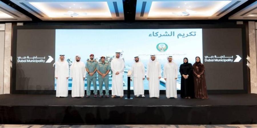 بلدية دبي تُكرم 45 شريكاً استراتيجياً