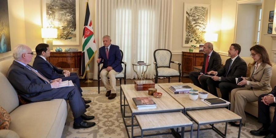الملك يؤكد لدى اجتماعه بوزير الخارجية الأميركي ضرورة وقف إطلاق النار بغزة