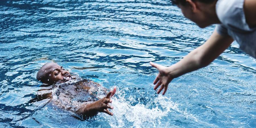 خطر قاتل يؤدي للغرق  ..  الدفاع المدني يحذر الاردنيين من السباحة في هذه الأماكن