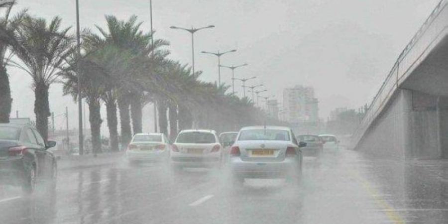 الأرصاد: أمطار متوسطة إلى غزيرة على عددٍ من محافظات منطقة مكة المكرمة